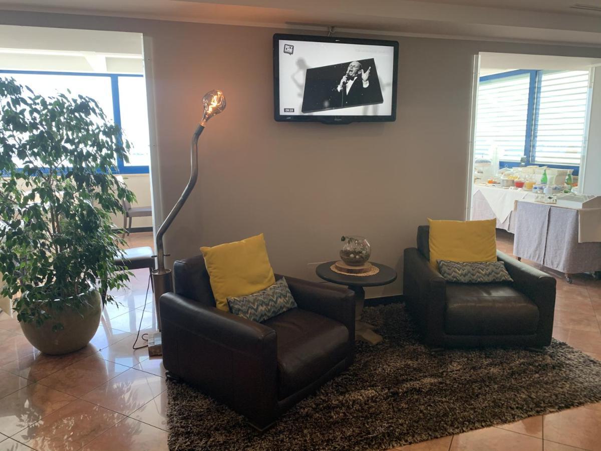 Gabbiano Hotel チヴィタノーヴァ・マルケ エクステリア 写真