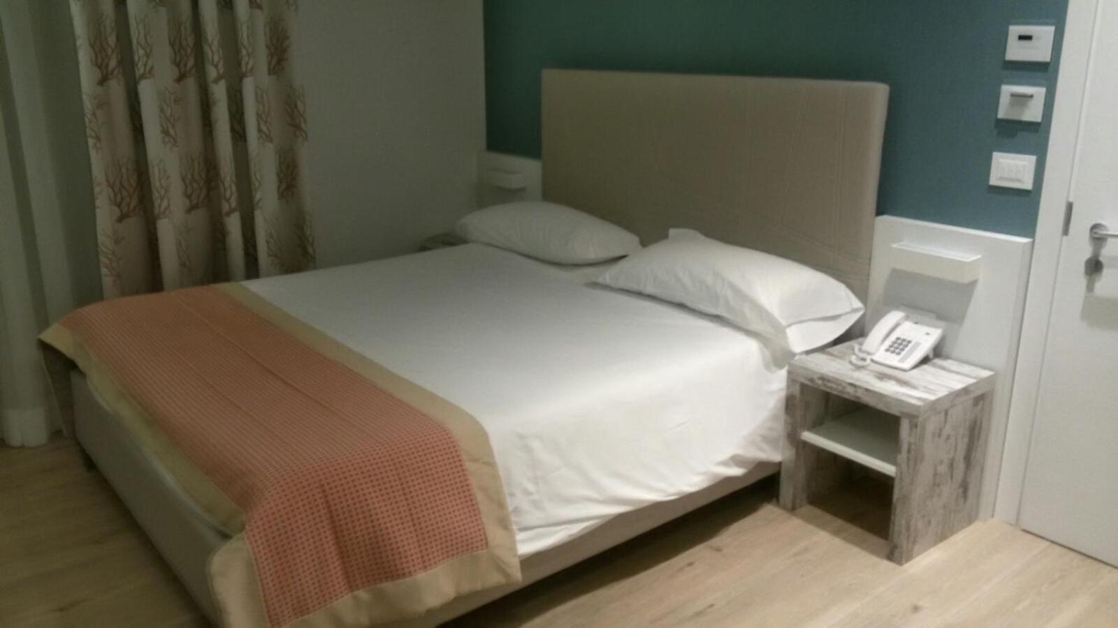 Gabbiano Hotel チヴィタノーヴァ・マルケ エクステリア 写真