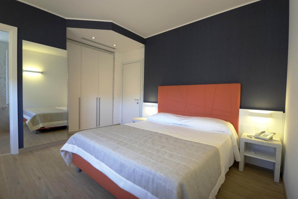 Gabbiano Hotel チヴィタノーヴァ・マルケ エクステリア 写真