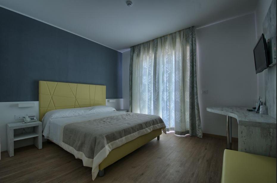 Gabbiano Hotel チヴィタノーヴァ・マルケ エクステリア 写真